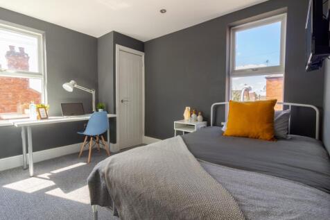 Penguin-Room-1-min.jpg