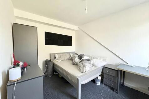 4-bedroom-stude.jpg