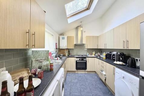 4-bedroom-student-house-in-lenton-nottingham_165471705-2-.jpg