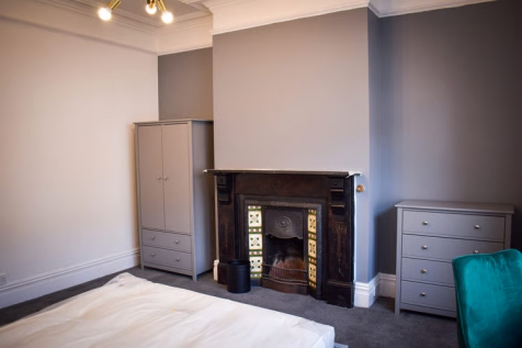 57 Richmond - bedroom3.png