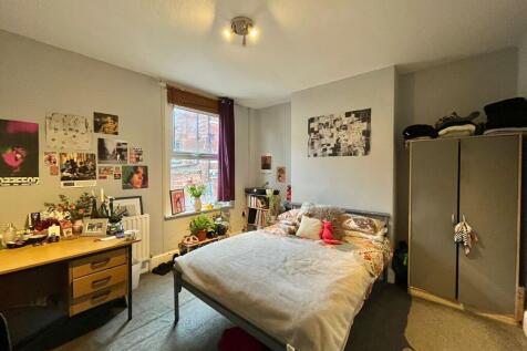 upload_bedroom_1_659d128e5a045.jpeg