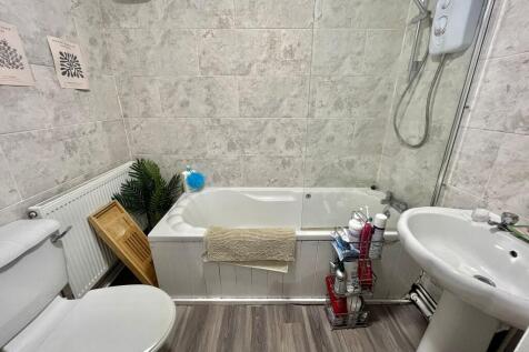 upload_bathroom_659d129413f3c.jpeg