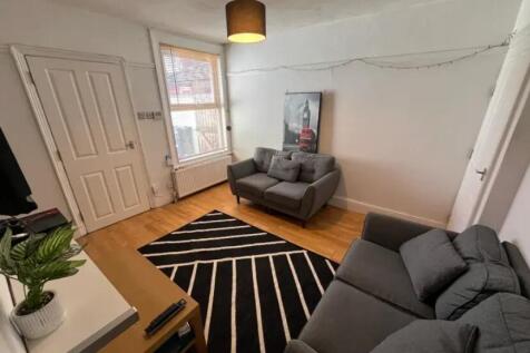 st-nicholas-street,-bills-inclusive---3-bedroom,-1-bathroom-image-6 (1).jpg