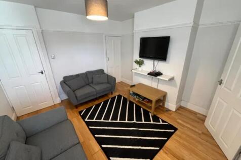 st-nicholas-street,-bills-inclusive---3-bedroom,-1-bathroom-image-5.jpg