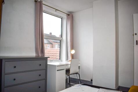 cromwell-street,-ln2-5lp;-4-bed-&amp;-2-bath-image-14.jpg