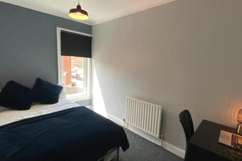 32-kirkby-street---4-bed-image-5.jpg
