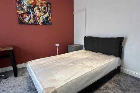 17-hood-street-_-3-bed-&amp;-2-bath-_-bills-included-image-6.jpg