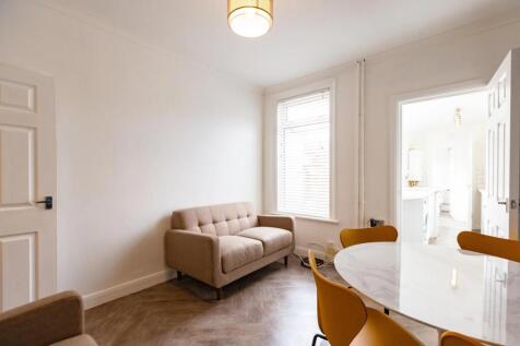 derwent-street,-ln1-1sl---4-bed-image-2.jpg