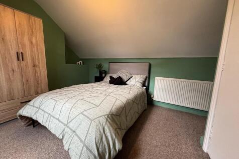 Bedroom 4 - 26 Victoria.jpeg