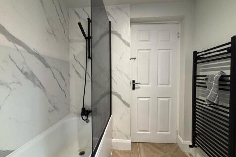 Bathroom 1 - 26 Victoria Street.jpeg