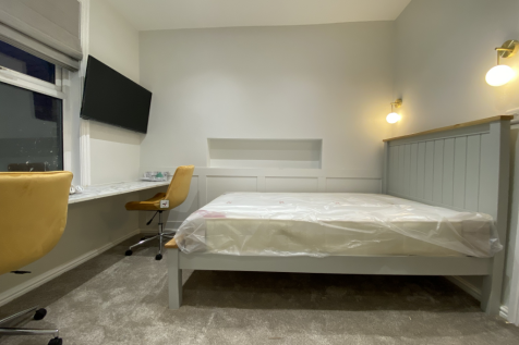 Flat-3-Lenton-Blvd-bedroom-1.png