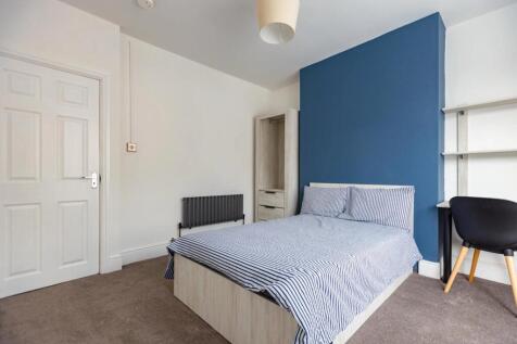 spare-rooms---student-house---west-end-image-2.jpg