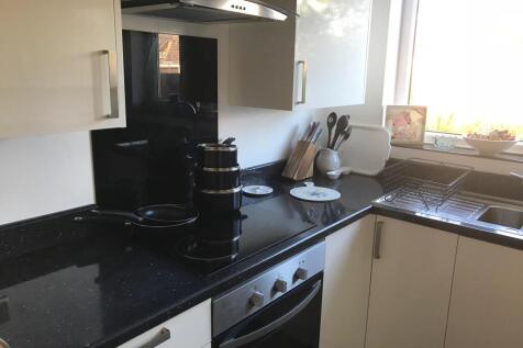 15 Ravendale Drive - Kitchen.jpeg