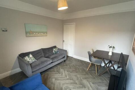 14 pennel Living.jpeg