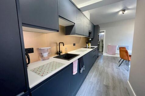 78 SA - Kitchen (2).jpeg