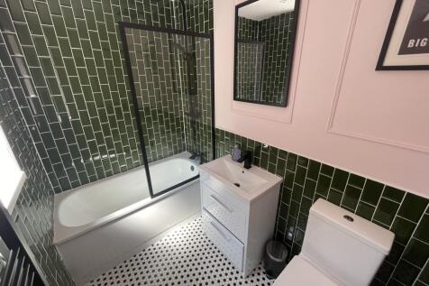 62 Park Street - Bathroom.jpeg