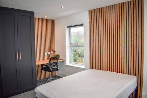 6 St Faith - Bed.jpg