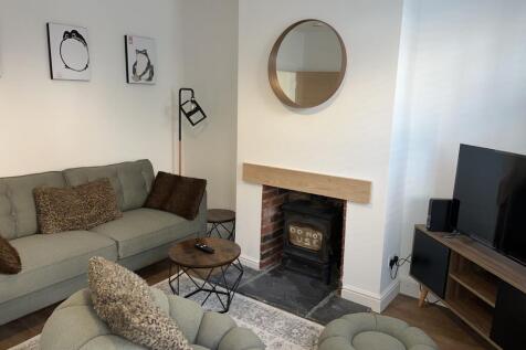 5 Victoria Terrace - Livng Room.jpg