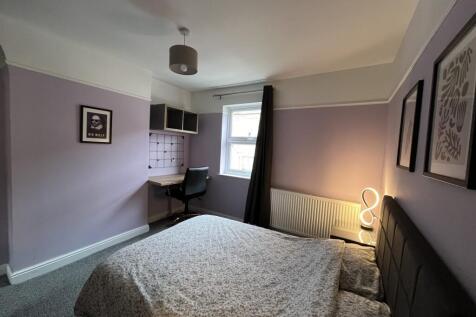 5 Victoria Terrace - Bedroom 1.jpg