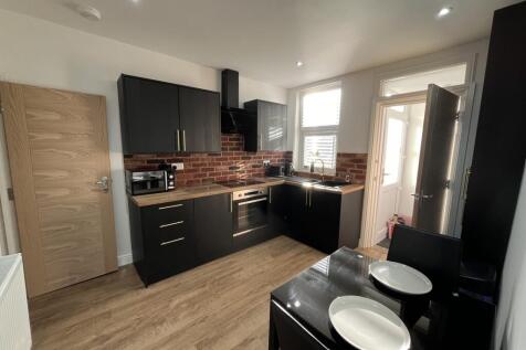 5 Victoria Terrace - Kitchen (1).jpg