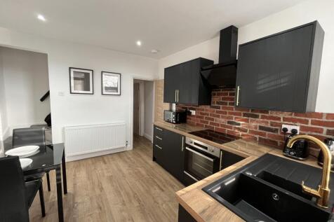 5 Victoria Terrace - Kitchen.jpg