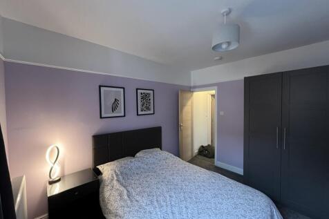 5 Victoria Terrace - Bedroom (1).jpg