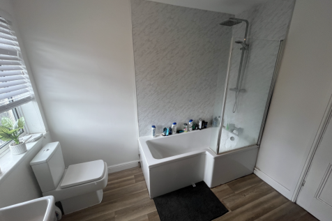 1 Scorer Street - Bathroom(2).png