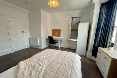 2 Foster - Bedroom.jpeg