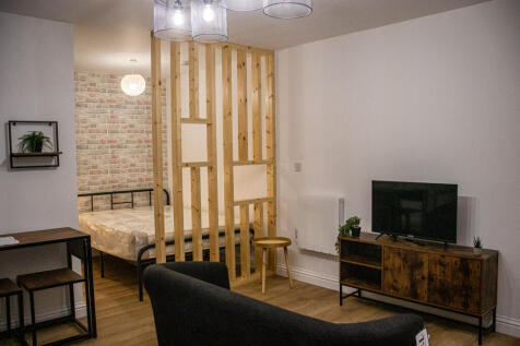 Flat 1 (Living:Bedroom).jpg