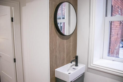 Flat 1 - Bathroom.jpg