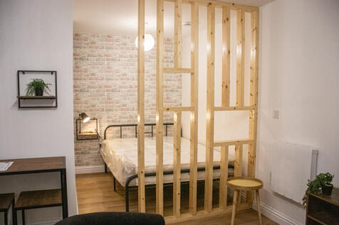 Flat 1 - Bedroom.jpg