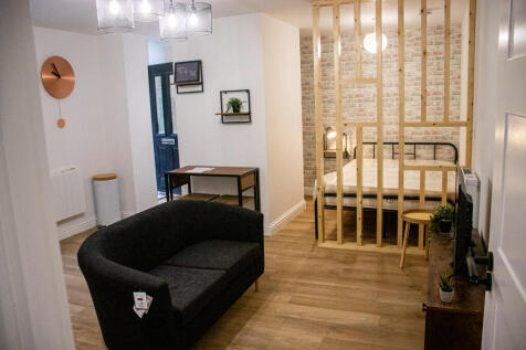 Flat 1 - Living : Bedroom.jpg