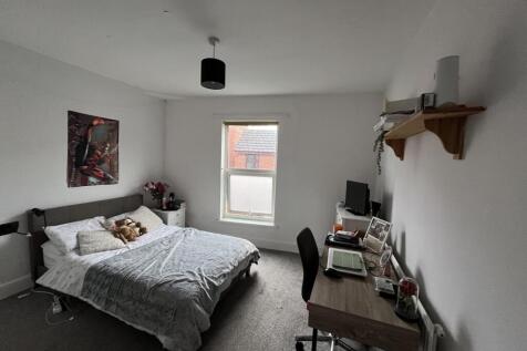 8 Rosemary Lane - Bed2.jpg