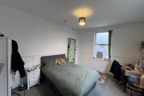 8 Rosemary Lane - Bed1(2).jpg