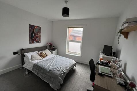 8 Rosemary Lane - bed3.jpg