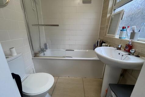 8 Rosemary Lane - Bathroom(1).jpg