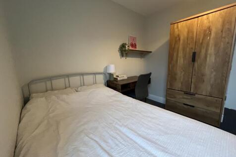 104 Portland Bedroom 3.jpg