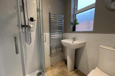 104 Portland Bedroom 1(1).jpg