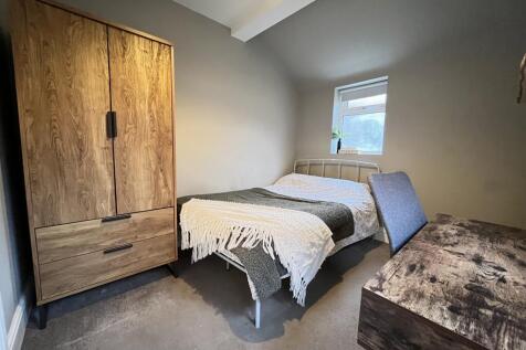 104 Portland - Bedroom 2(3).jpg