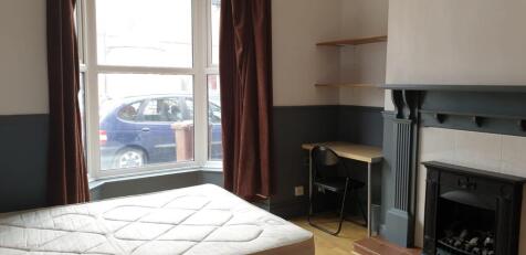 25 Cranwell Street - Bedoom1.jpeg