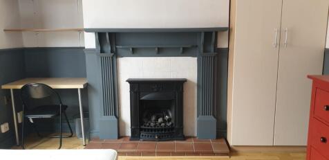 25 Cranwell Street - Bedroom1(10.jpeg