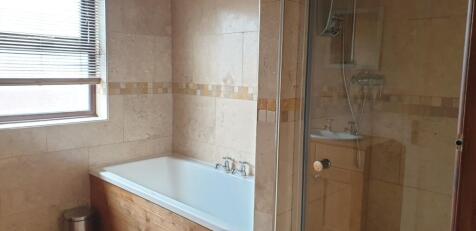 25 Cranwell Street - Bathroom.jpeg