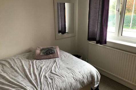 17 Ravendale Drive - Bedroom (2).jpg