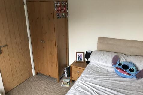 17 Ravendale Drive - Bedroom(1).jpg