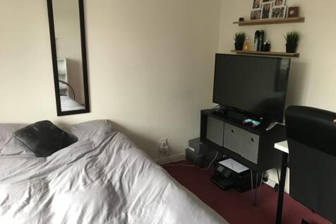 17 Ravendale Drive - Bedroom(10).jpg
