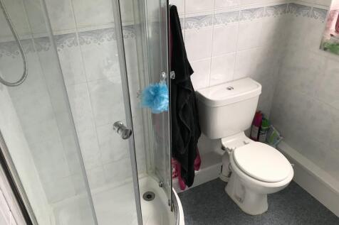 17 Ravendale Drive (Bathroom3).jpg