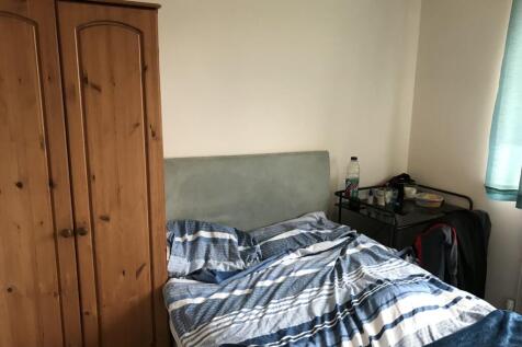 17 Ravendale Drive - Bedroom(4).jpg