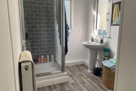 11 Boultham - Bathroom.jpg