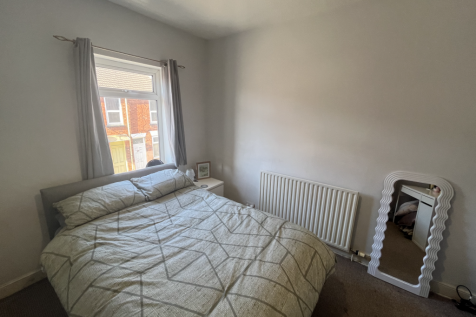 16 Baggholme Road - Bedroom2.png