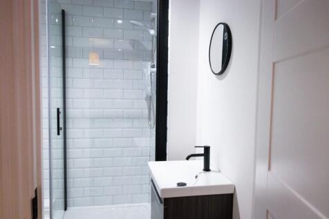 Flat 4 - Bank Street - Bathroom.jpg